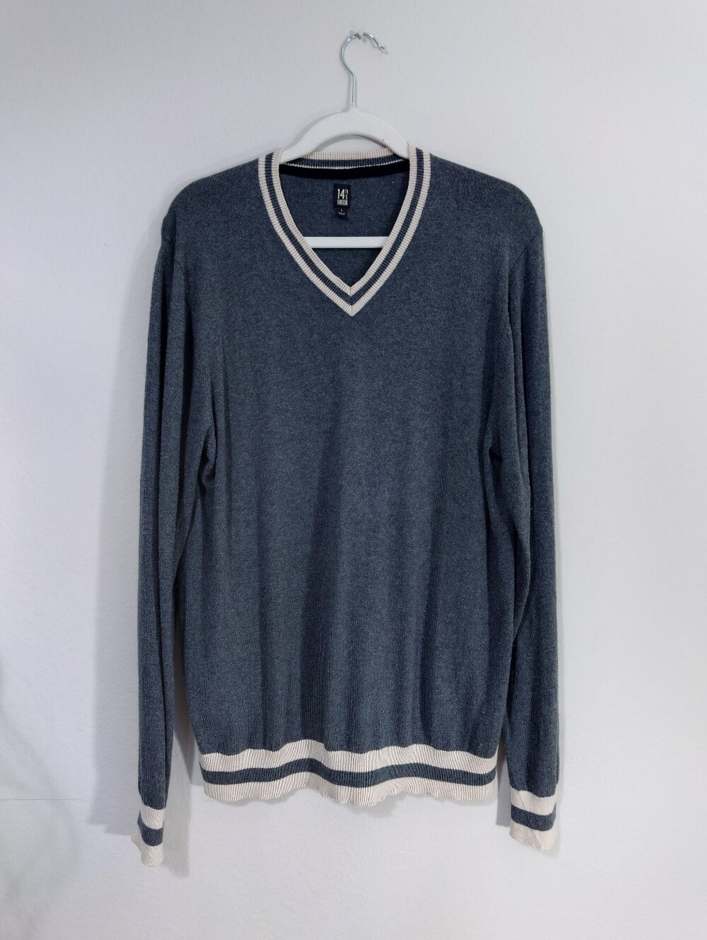 14th & Union Men’s Gray V-Neck Varsity Stripe Sweater Size L